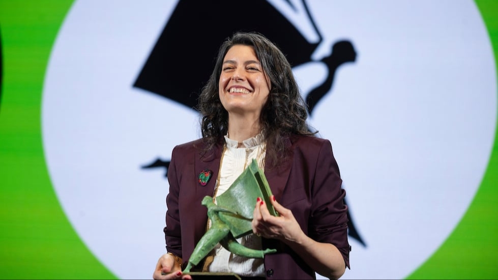 Una escritora argentina ganó un 1.000.000 de euros con un libro de cuentos