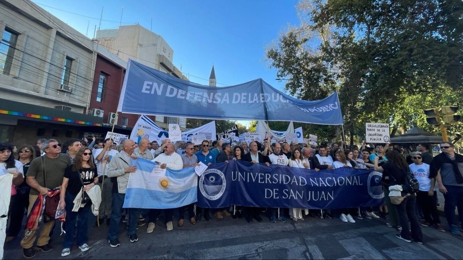 Plan de lucha universitaria se traslada a los espacios públicos