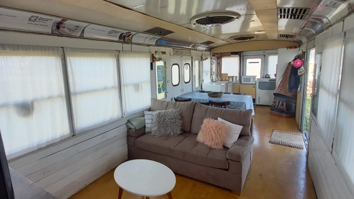 Un vagón de subte abandonado se convirtió en casa de fin de semana