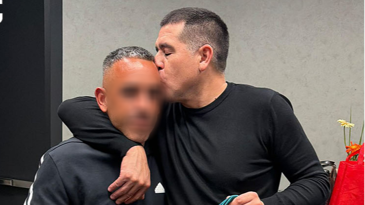 Un exSan Martín a los abrazos con Riquelme en Chile