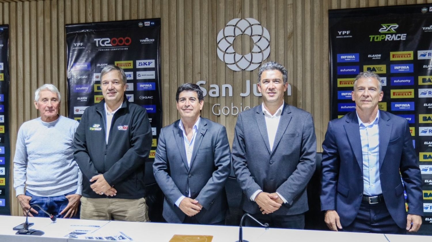 Autoridades y dirigentes lanzaron la segunda fecha del TC 2000 en el aut&oacute;dromo El Zonda.