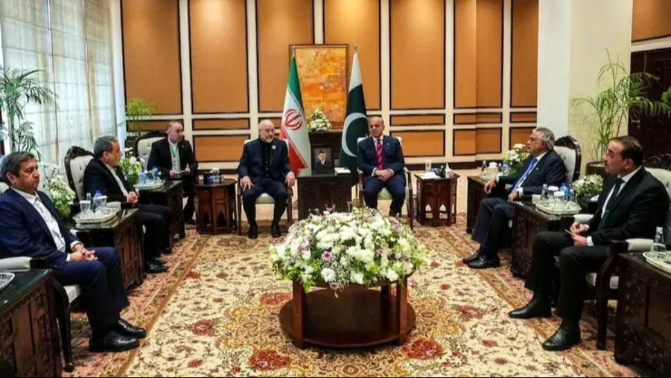 Crece la tensión pese a tregua y negocian contrarreloj en Islamabad