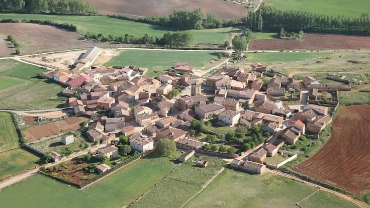 Un pueblo de España ofrece vivir gratis y trabajo asegurado: cómo postularse desde la Argentina