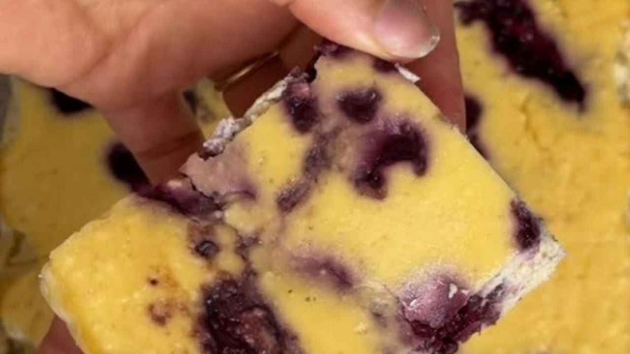 Receta de barritas de ricotta y frutos rojos sin harina ni azúcar