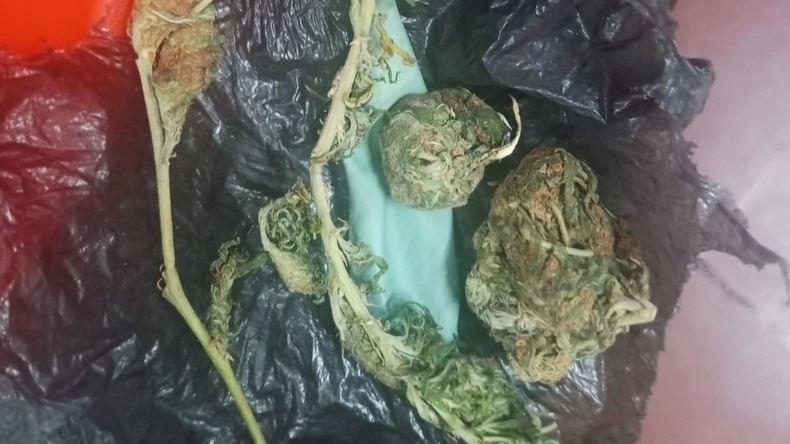 Detuvieron a dos menores de edad con droga y una moto robada