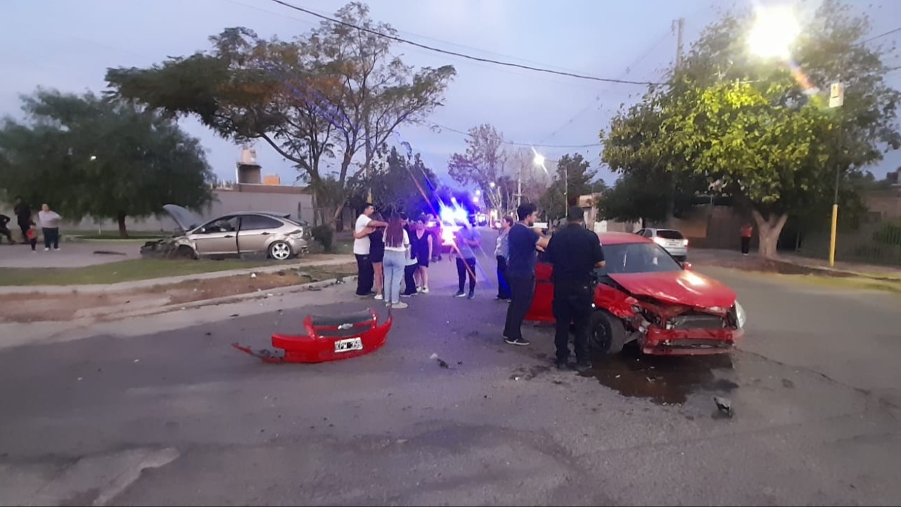 Tres heridos tras un choque en una esquina peligrosa