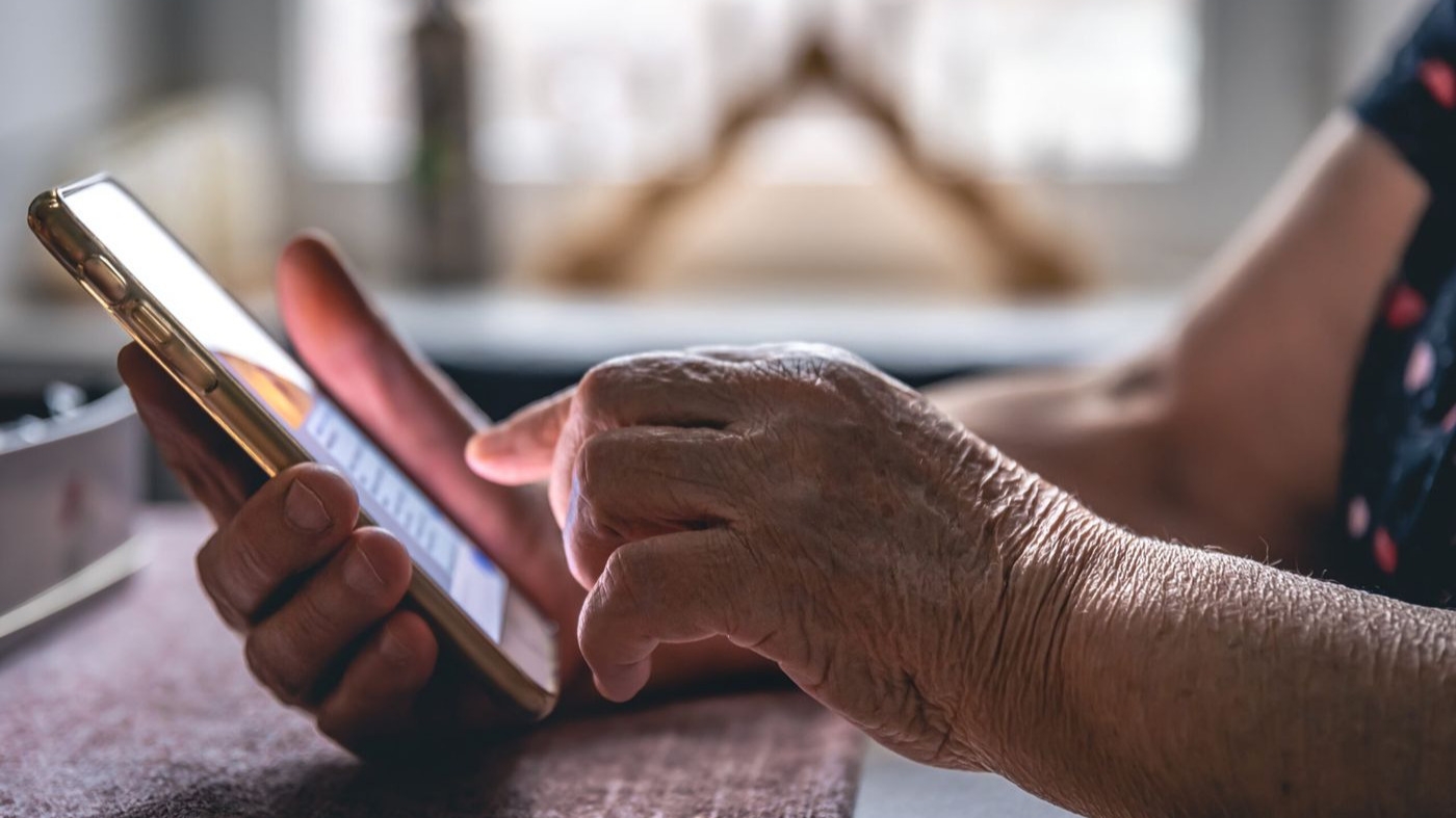 Se hicieron pasar por Naturgy, engañaron a una jubilada y le robaron $3,6 millones