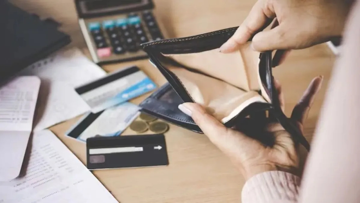 La morosidad récord empuja a los bancos a renegociar deudas 