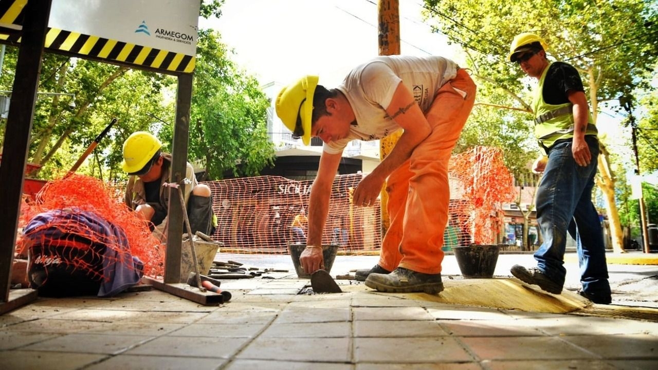 Capital prioriza terminar las veredas en escuelas y avanza con más obras