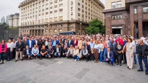 Con dos sanjuaninos, intendentes marcharon a Economía por fondos