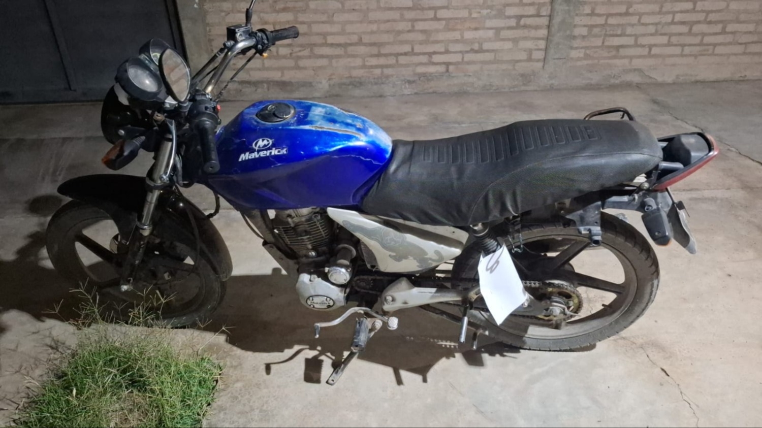 Detuvieron a dos sujetos con una moto robada y quisieron justificar su tenencia