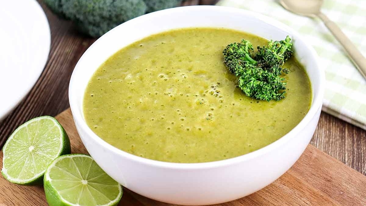 La sopa crema de brócoli que conquista a todos sin usar el horno