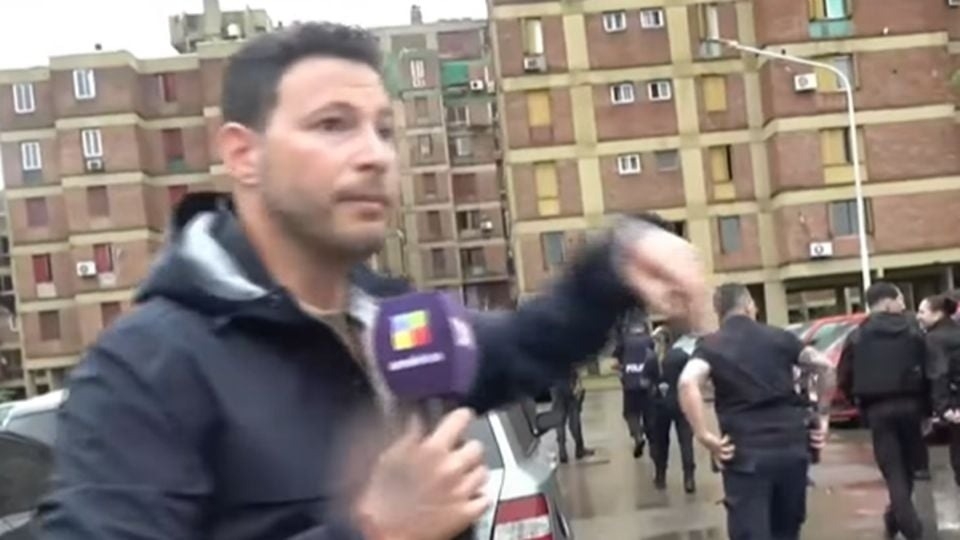 Le robaron a un equipo de América TV mientras cubría las inundaciones