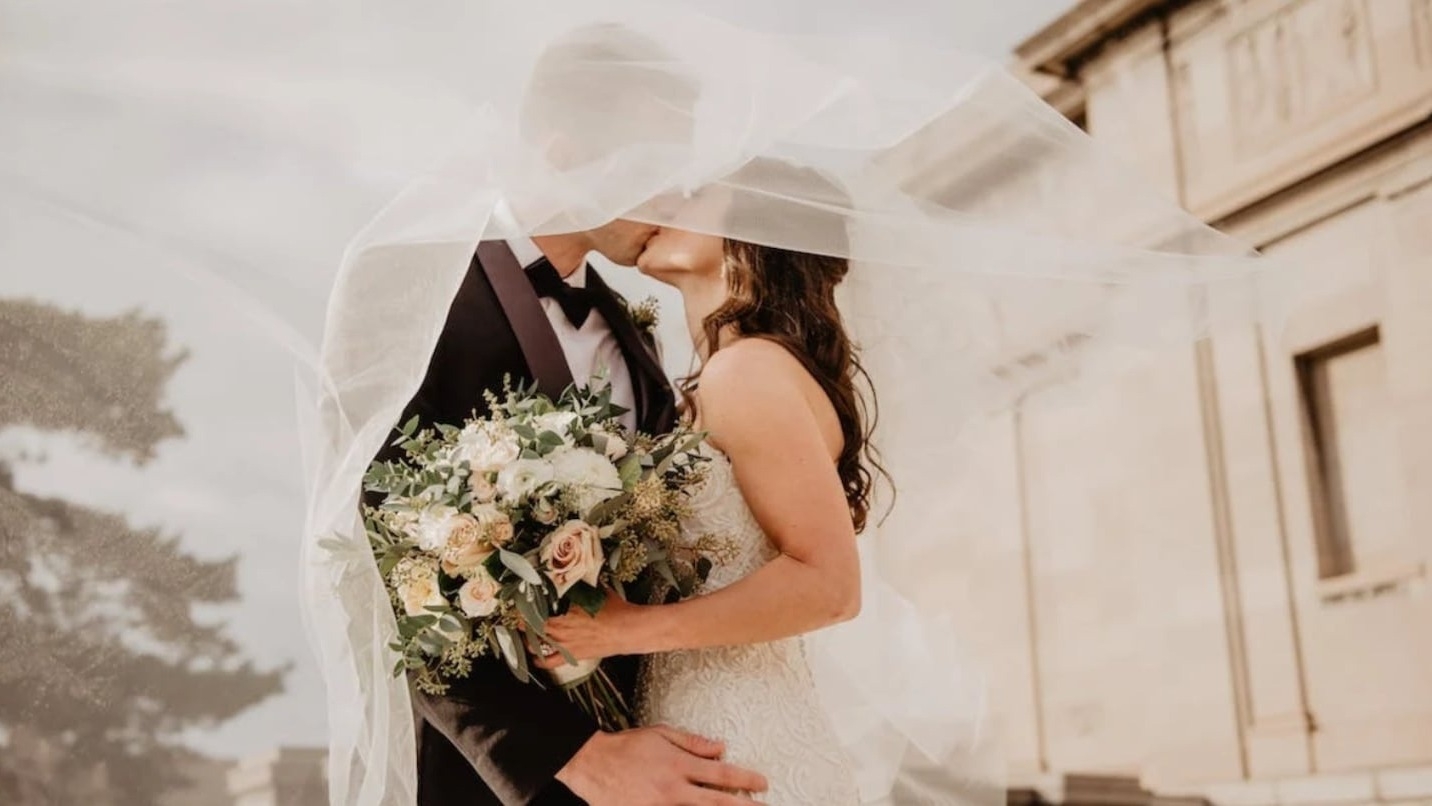 Quién es la famosa que anunció su casamiento tras 12 años en pareja