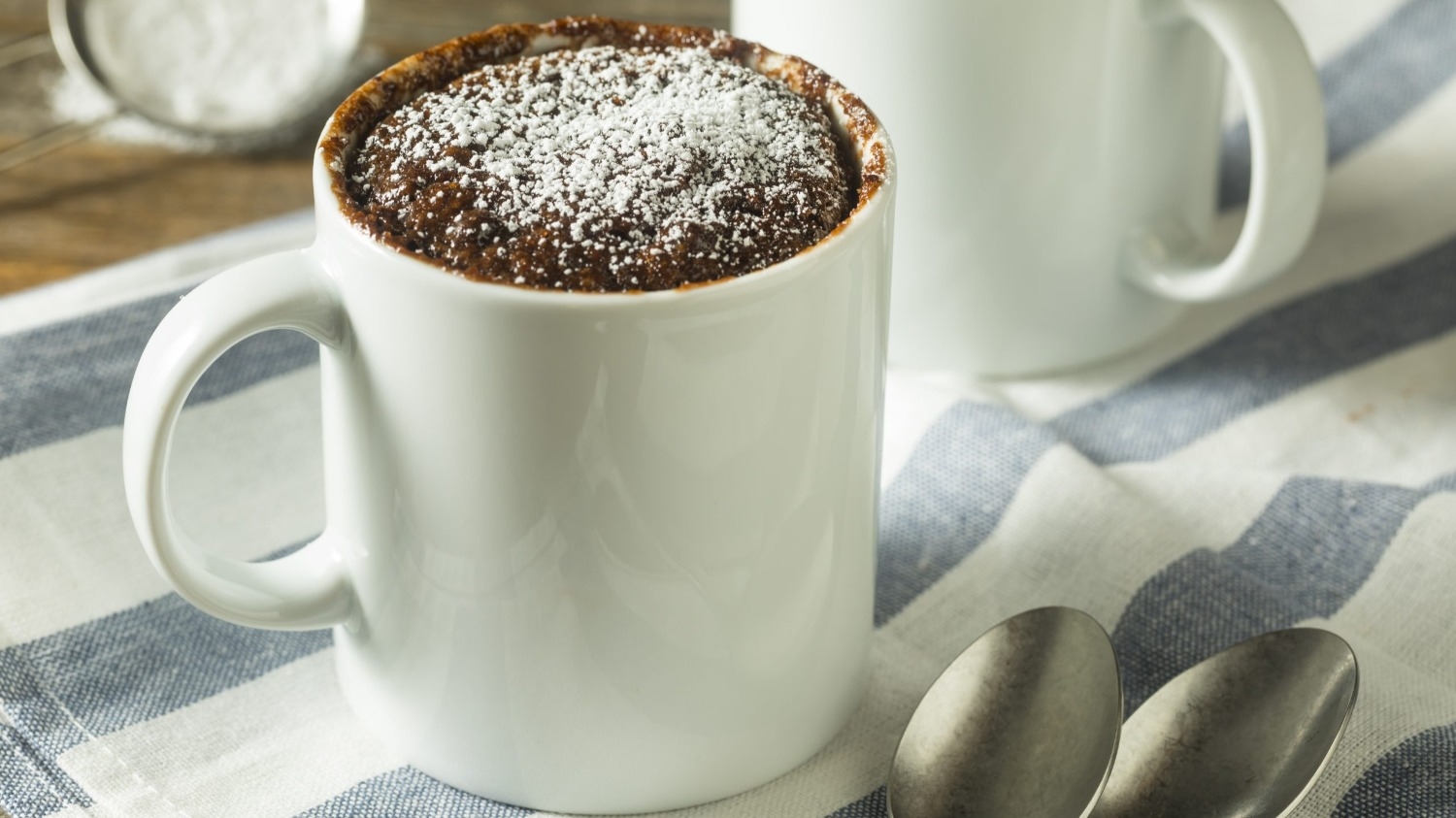 Receta de torta en taza lista en menos de dos minutos