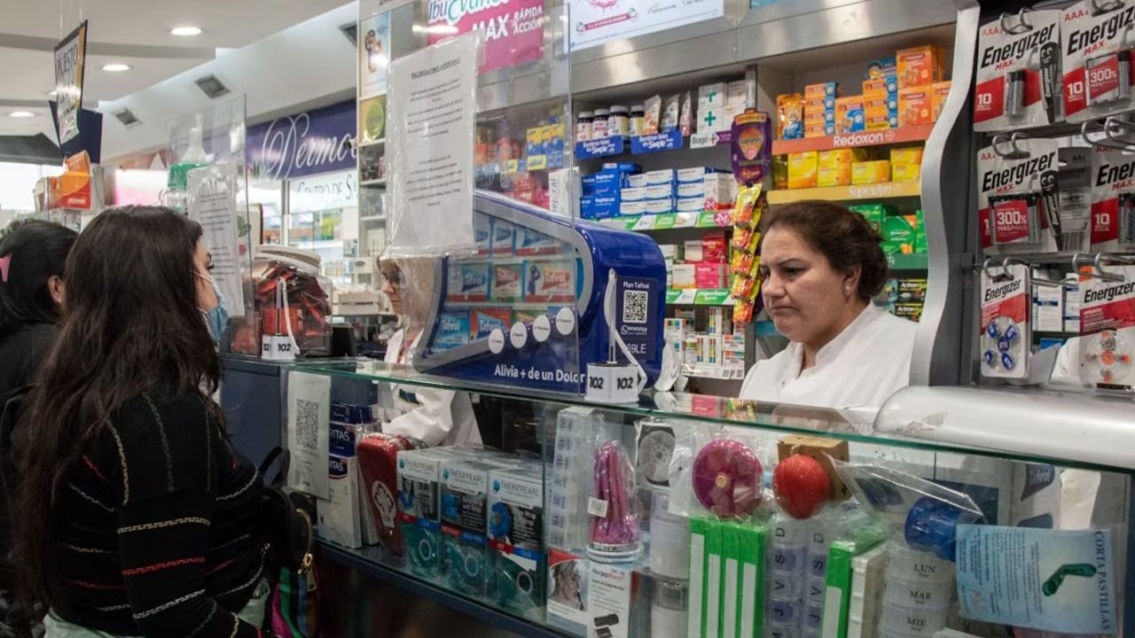 Farmacéuticos acordaron suba y el básico superará los $3.600.000