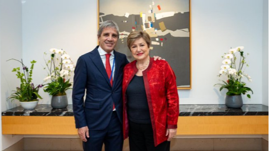 Luis Caputo celebró el aval del FMI tras la segunda revisión técnica