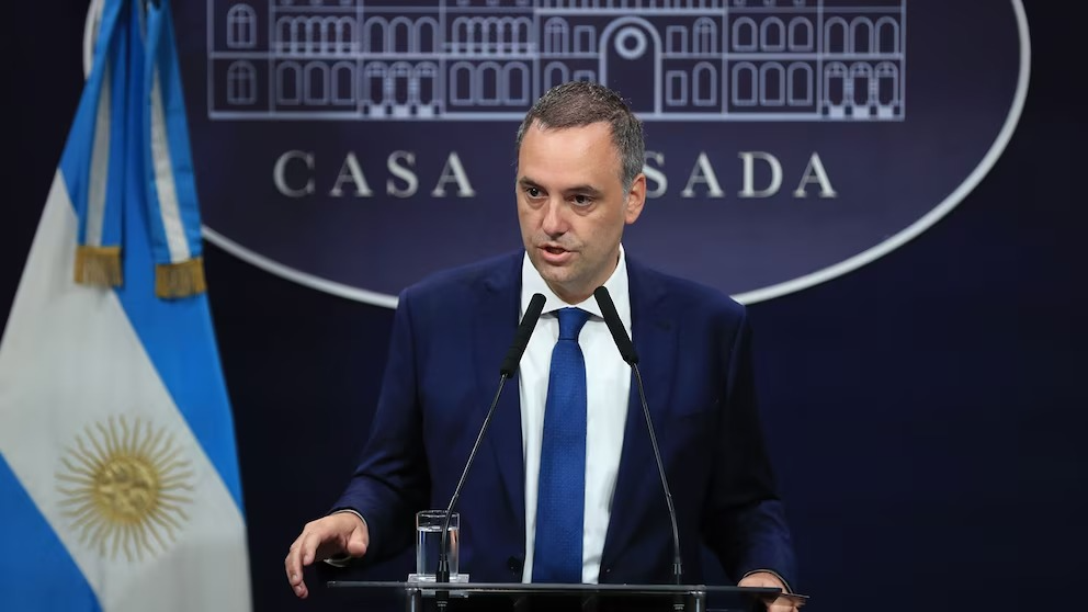 La Justicia confirmó que Manuel Adorni viajó a Aruba con su familia