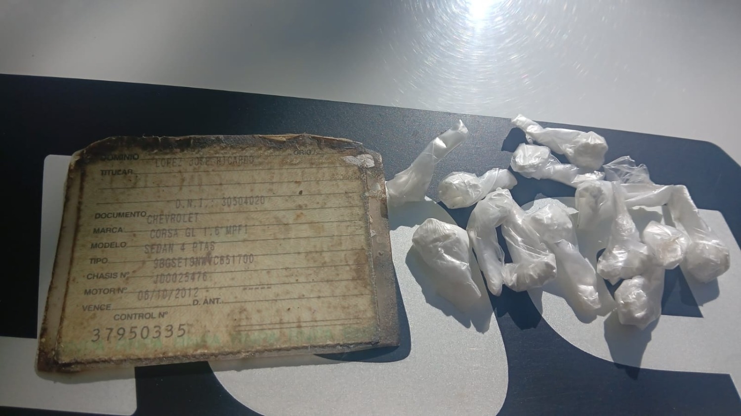 Lo pararon en un control y terminó detenido por llevar cocaína