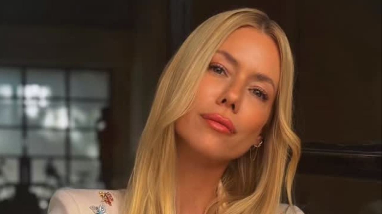Guía para eliminar el frizz y lucir un cabello como Nicole Neumann
