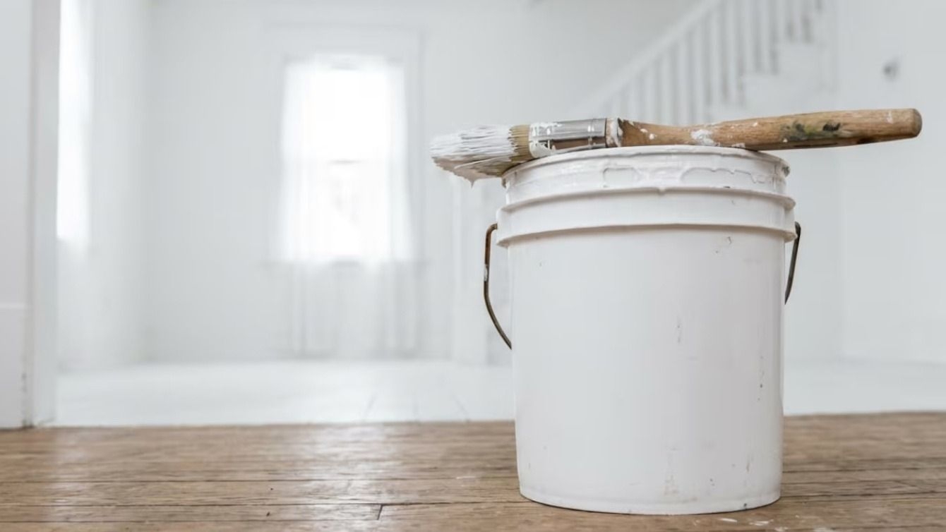 Cuál es la pintura que refleja el sol y baja la temperatura