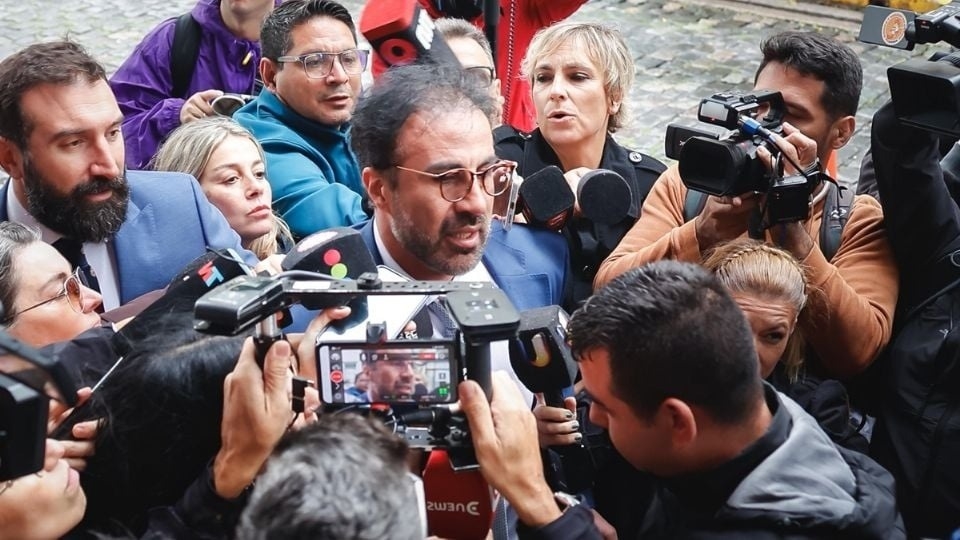 Cachetadas e insultos, así llegó Luque al juicio por la muerte de Maradona