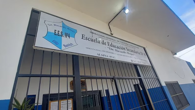 Un adolescente apuñaló a un compañero en la escuela 