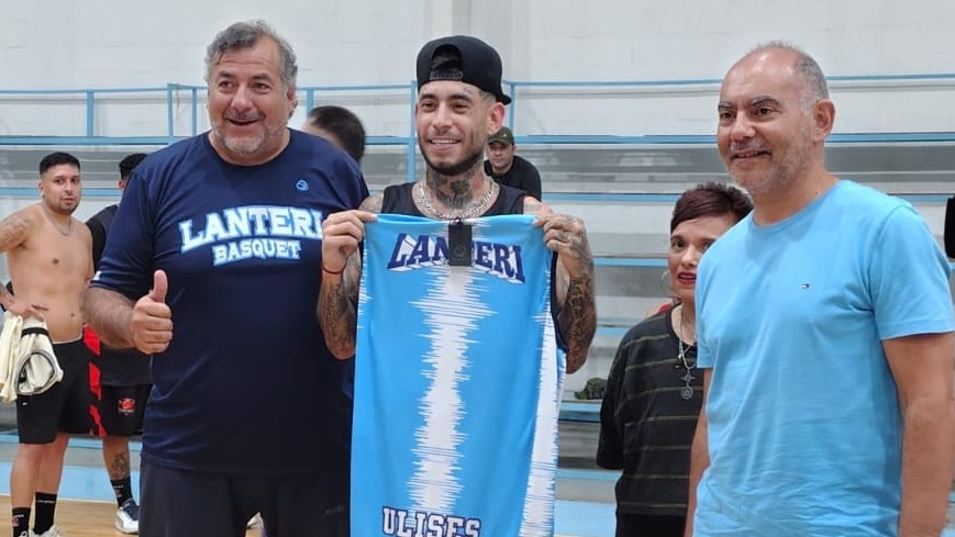 Ulises Bueno jugó al básquet en un club sanjuanino en la previa de su show