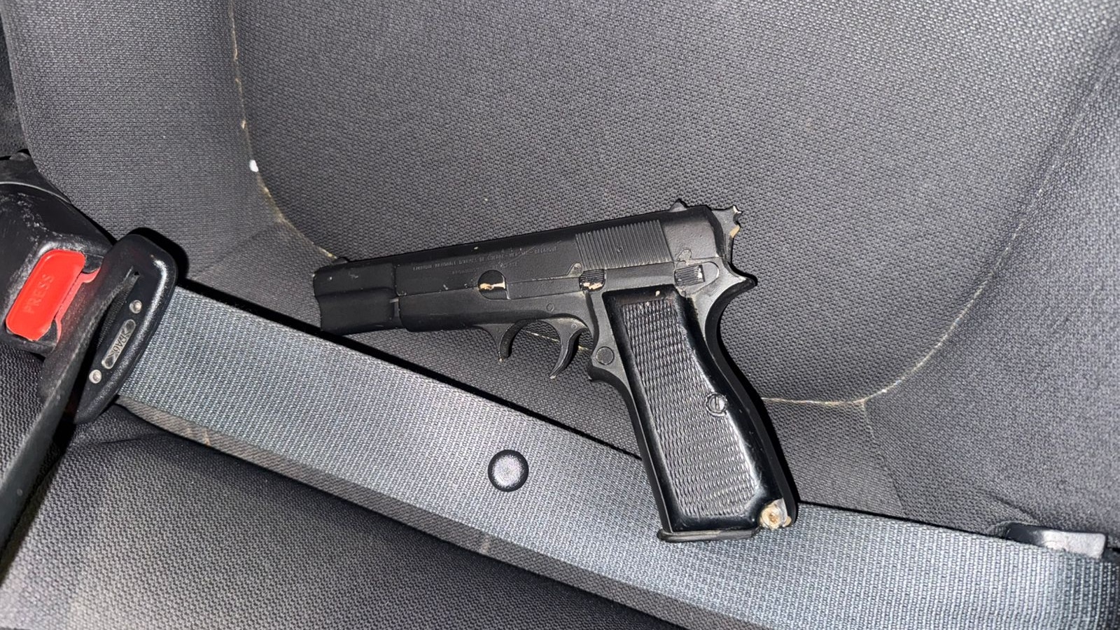 Sacó un arma ante la Policía y terminó detenido