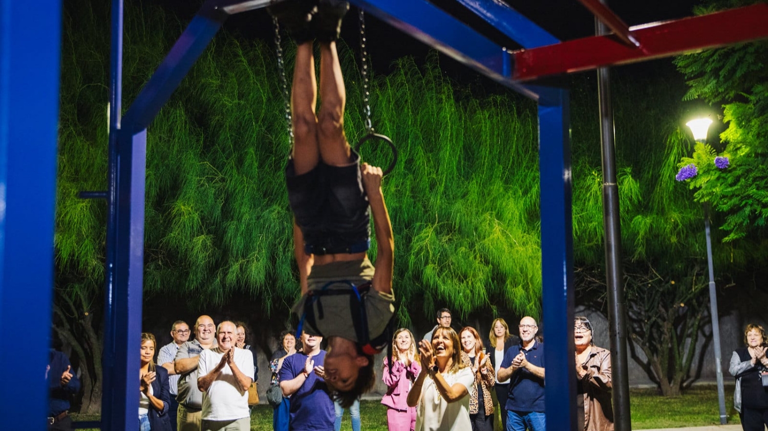 Los vecinos de Desamparados ya disfrutan de la nueva Plaza Colón