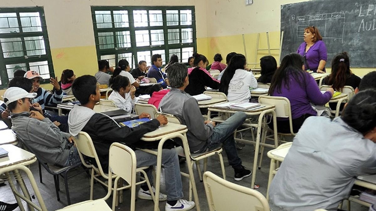 Críticas y recortes en el sistema educativo de CABA y críticas a la gestión de Macri