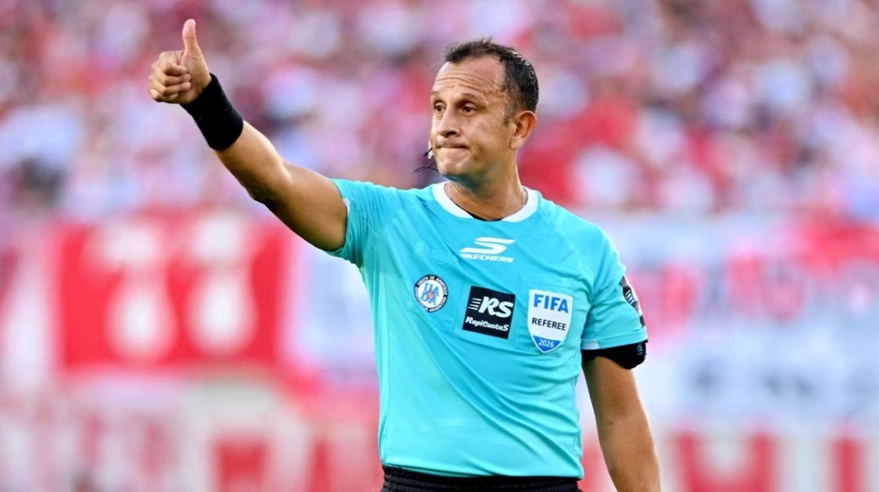 El árbitro Herrera explicó por qué no fue penal para River