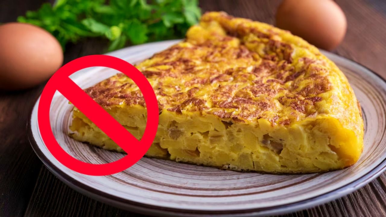 Ni tortilla ni revuelto: la receta exprés con papa y huevo