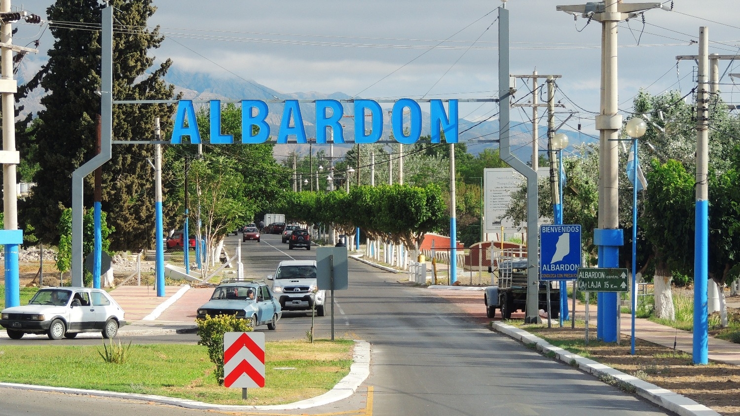 Manejaba borracho, giró en U y dejó a un joven con múltiples fracturas