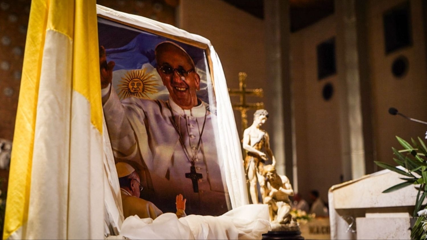 Misa, trekking y vigilia: la Catedral recuerda al papa Francisco a un año de su muerte