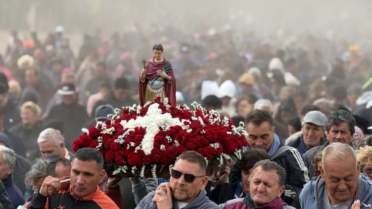 Se vivió una multitudinaria procesión a San Expedito en Bermejo