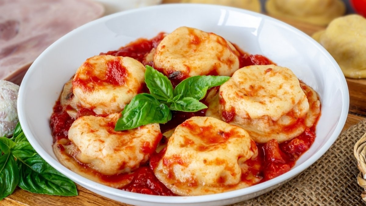 El paso a paso para preparar los sorrentinos de vegetales y cúrcuma