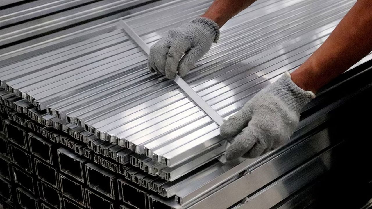 Fuerte caída en el sector metalúrgico y el uso mínimo de capacidad