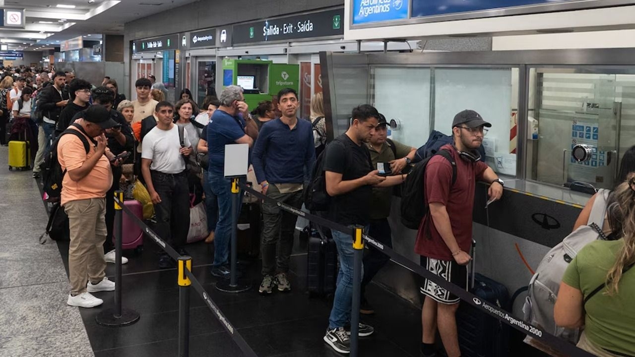 Advierten demoras en vuelos por protesta del ATE en Aeroparque