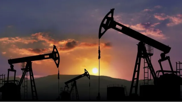 El petróleo roza los US$100 a horas de que venza la tregua entre EE.UU e Irán