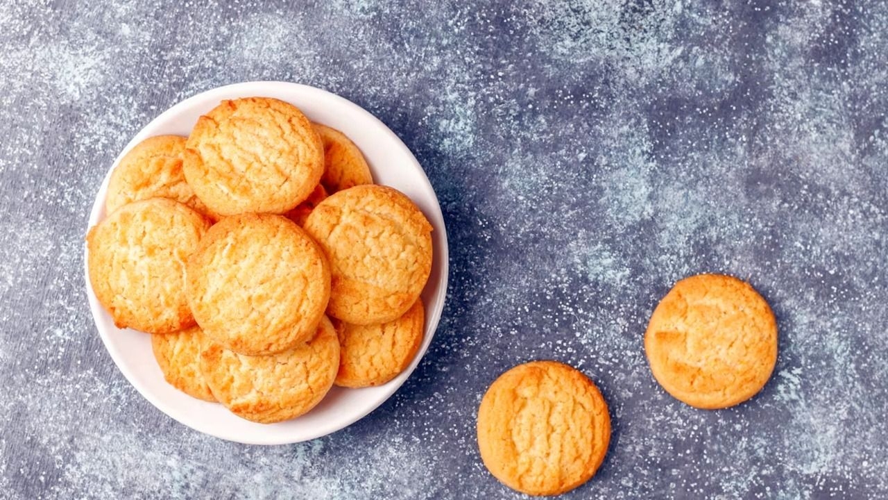 Cómo preparar bizcochitos de queso con tres ingredientes