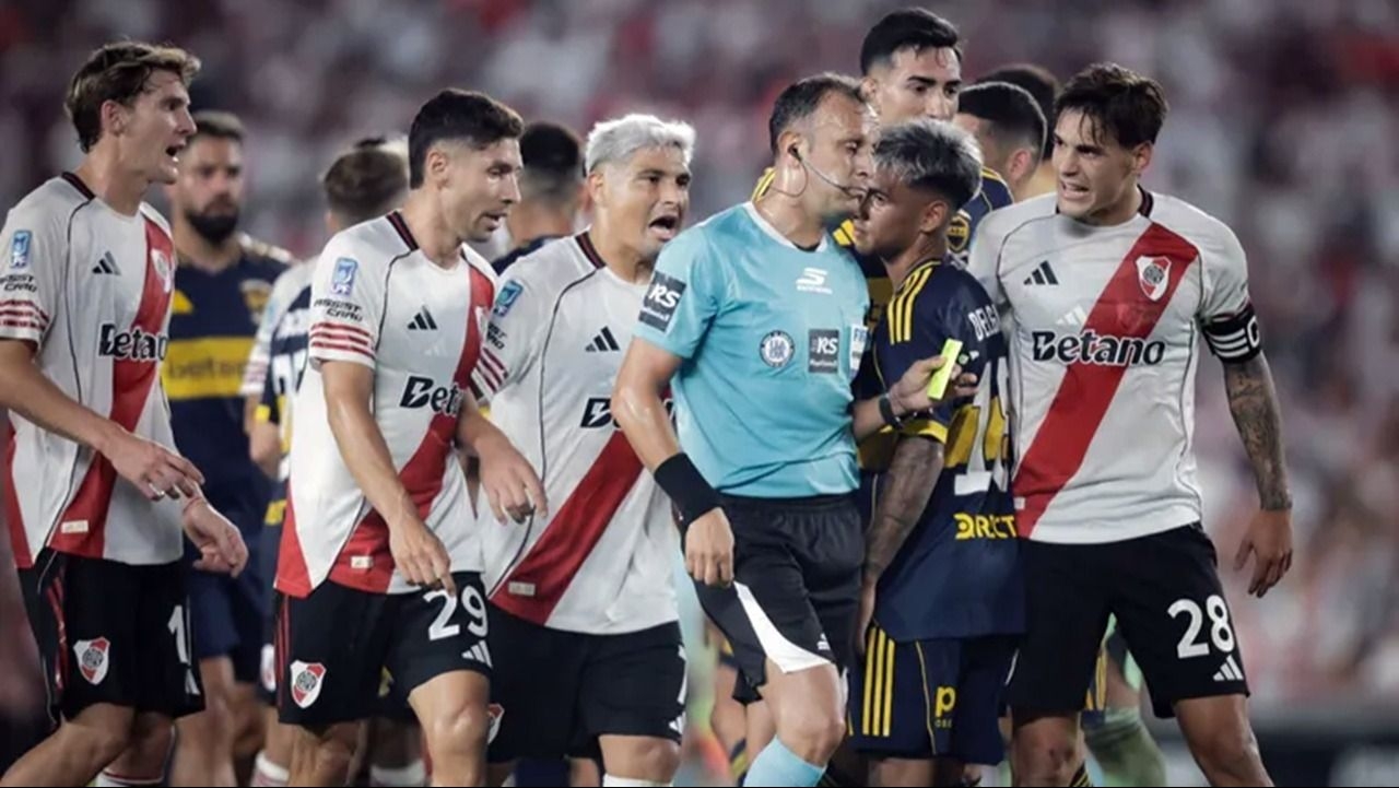 El VAR explicó sus razones de no cobrar el penal para River en el Superclásico