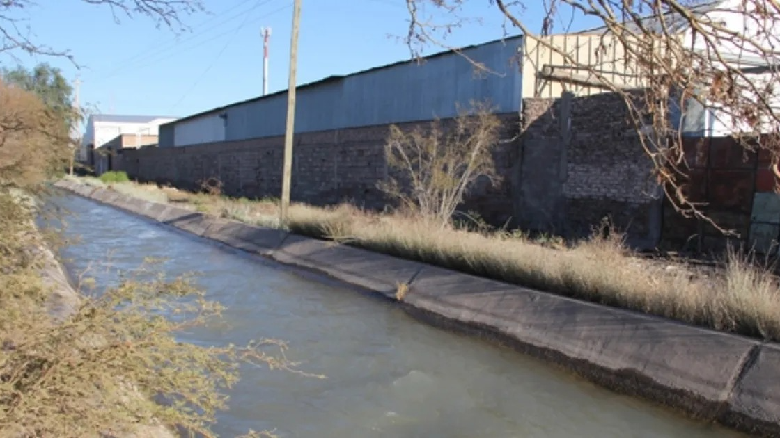 Encontraron a una mujer sin vida en el Canal Benavídez 