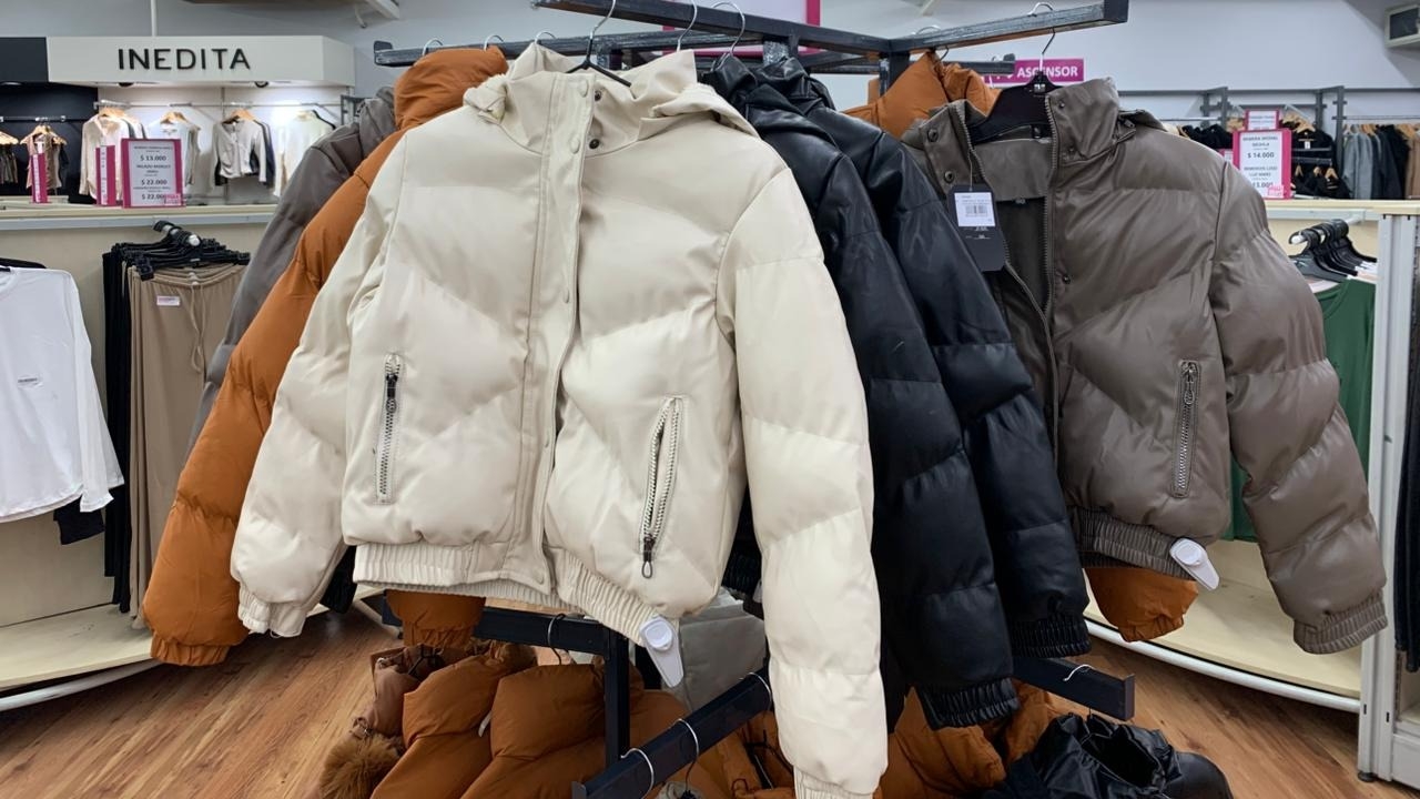 Por la llegada del frío, hay más consultas por abrigos, pero con ventas moderadas