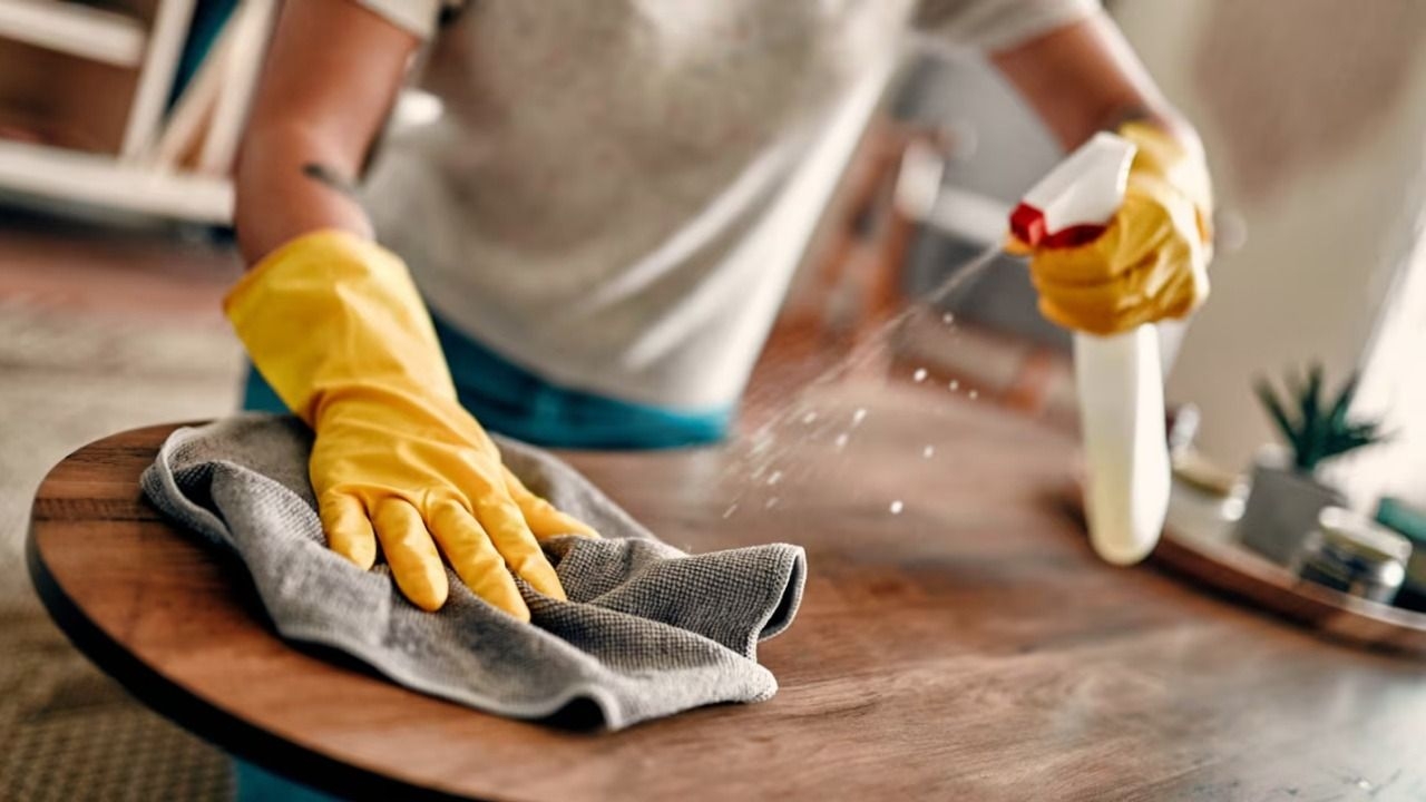 Qué significa limpiar cuando estás triste según la psicología