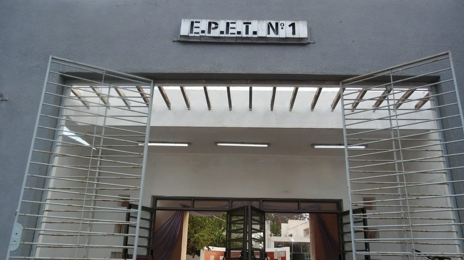 Encontraron una bala en una escuela de Jáchal y retiraron a los alumnos