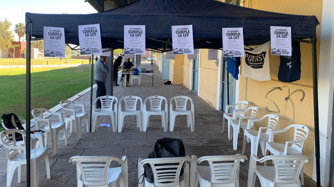 Docentes universitarios anunciaron paro total desde el 27 de abril