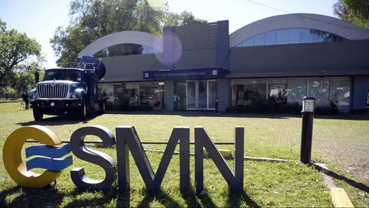 Tras el ultimátum del Gobierno, levantaron el paro del SMN