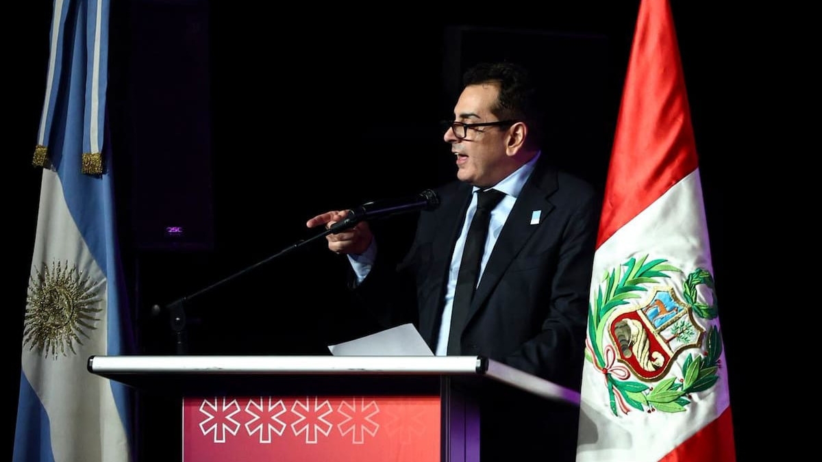 Cifelli, ministro de cultura de la Nación, fue abucheado en la Feria del Libro