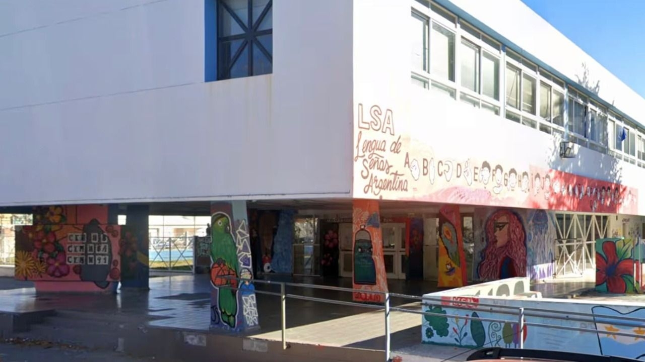 Un alumno apuñaló a otro a la salida del colegio en Río Negro